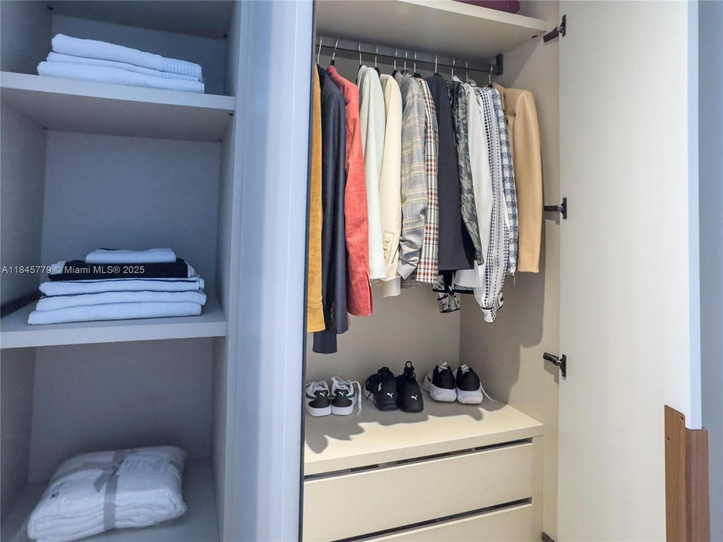 Real estate property located at 151 1st St #2601, Miami-dade, Centro Condo, Miami, FL