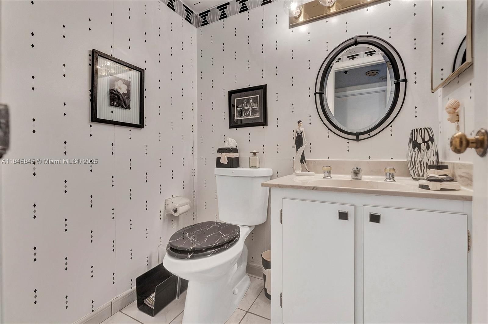 Real estate property located at 3850 Washington St #1114, Broward, Hillcrest East No 27 Cond, Hollywood, FL