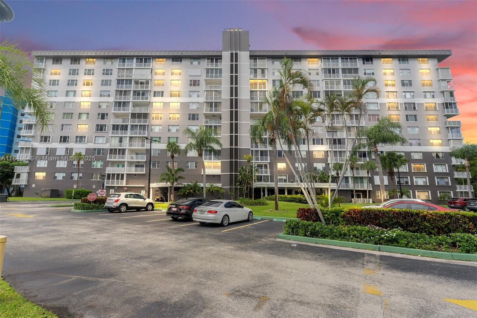 Real estate property located at 3850 Washington St #1114, Broward, Hillcrest East No 27 Cond, Hollywood, FL