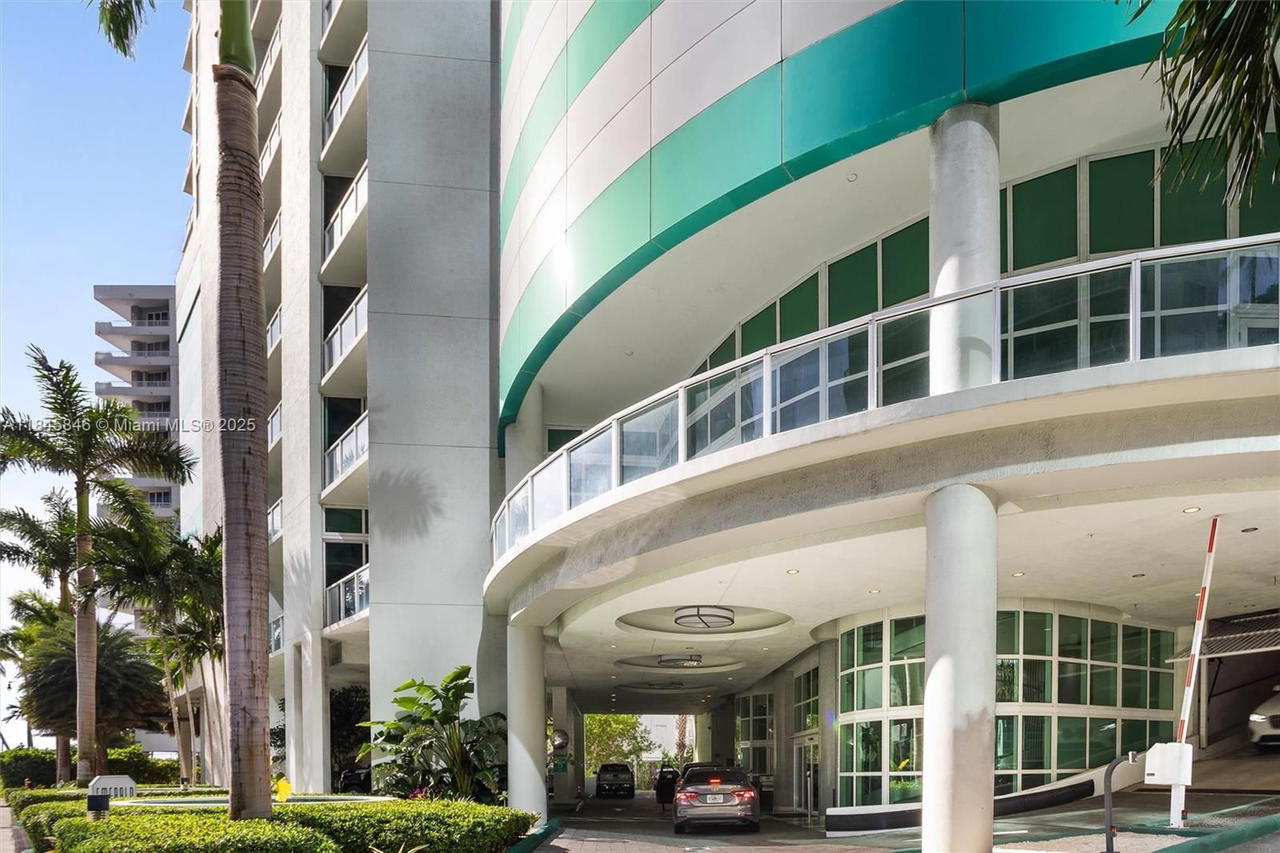 Real estate property located at 218 14th St #1904, Miami-dade, The Emerald At Brickell C, Miami, FL