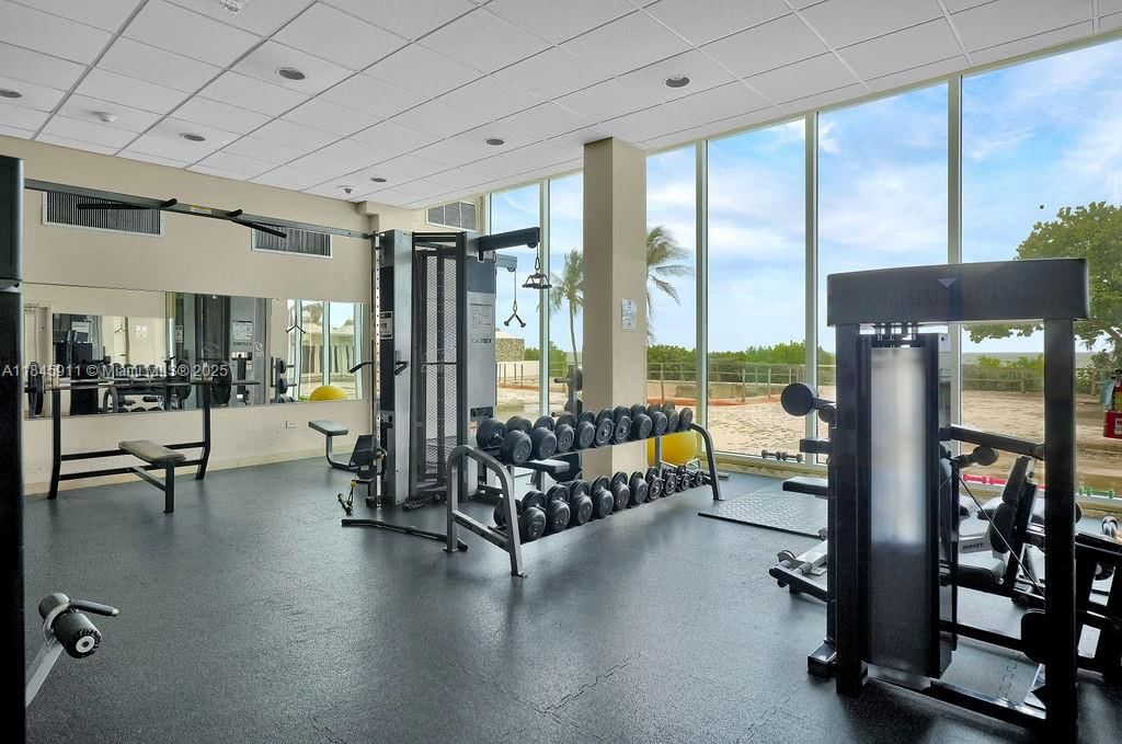 Real estate property located at 5555 Collins Ave #4W, Miami-dade, Oceanside Plaza Condo, Miami Beach, FL
