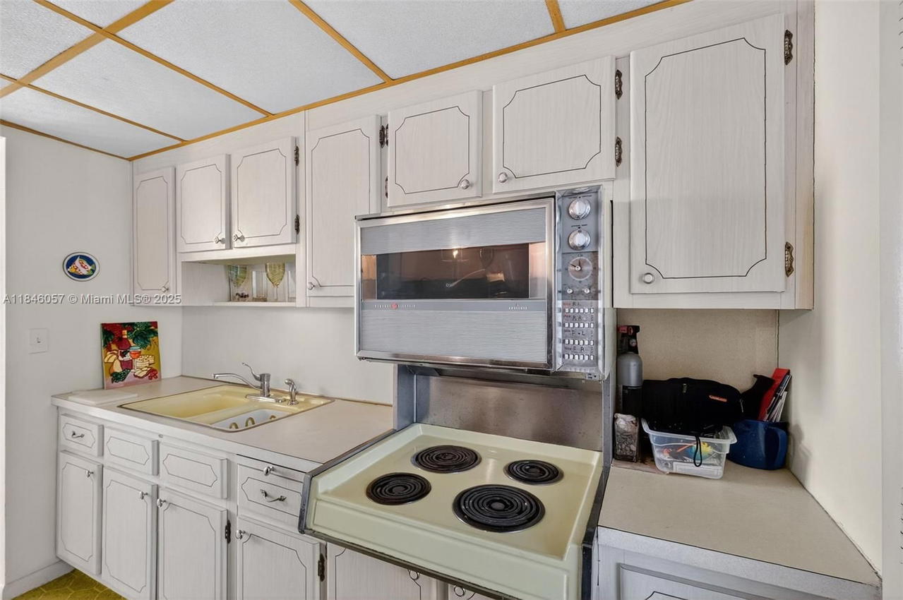 Real estate property located at 1776 James Ave #4E, Miami-dade, Sea Beach Towers Condo, Miami Beach, FL