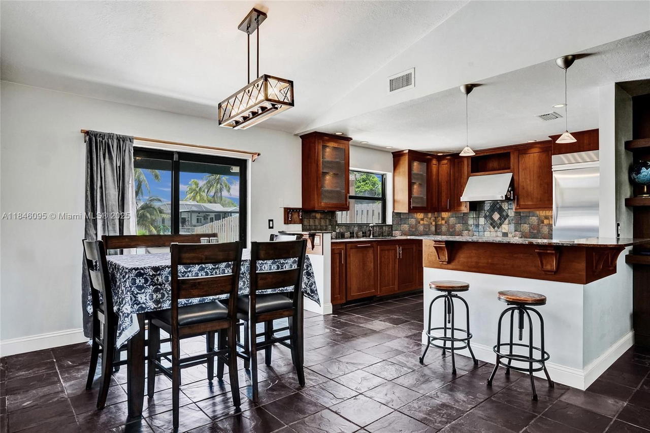 Real estate property located at 11841 41st St, Broward, Sunrise Golf Village, Sunrise, FL