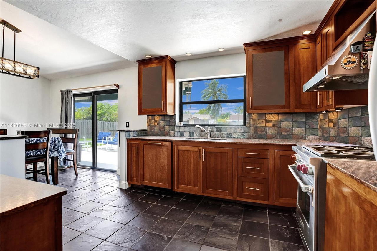 Real estate property located at 11841 41st St, Broward, Sunrise Golf Village, Sunrise, FL