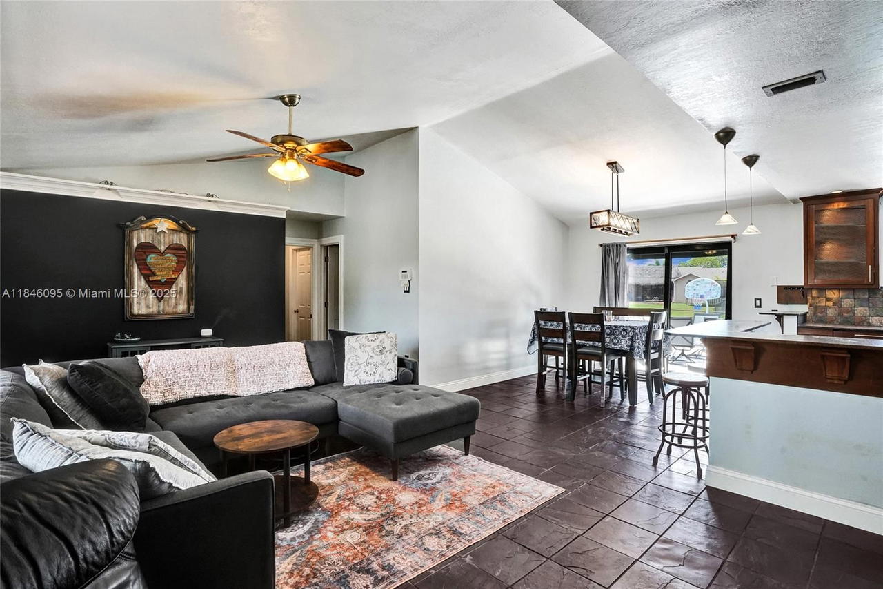 Real estate property located at 11841 41st St, Broward, Sunrise Golf Village, Sunrise, FL