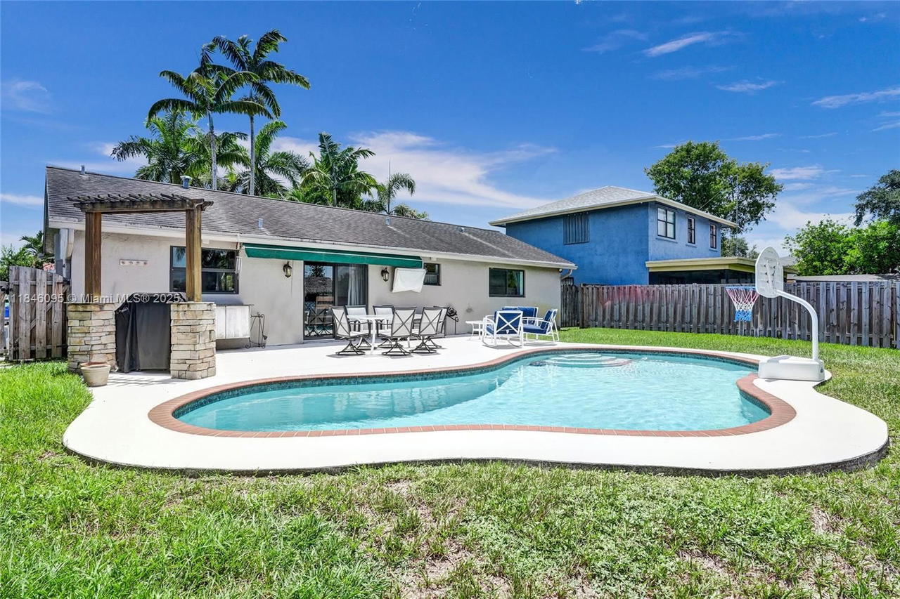 Real estate property located at 11841 41st St, Broward, Sunrise Golf Village, Sunrise, FL