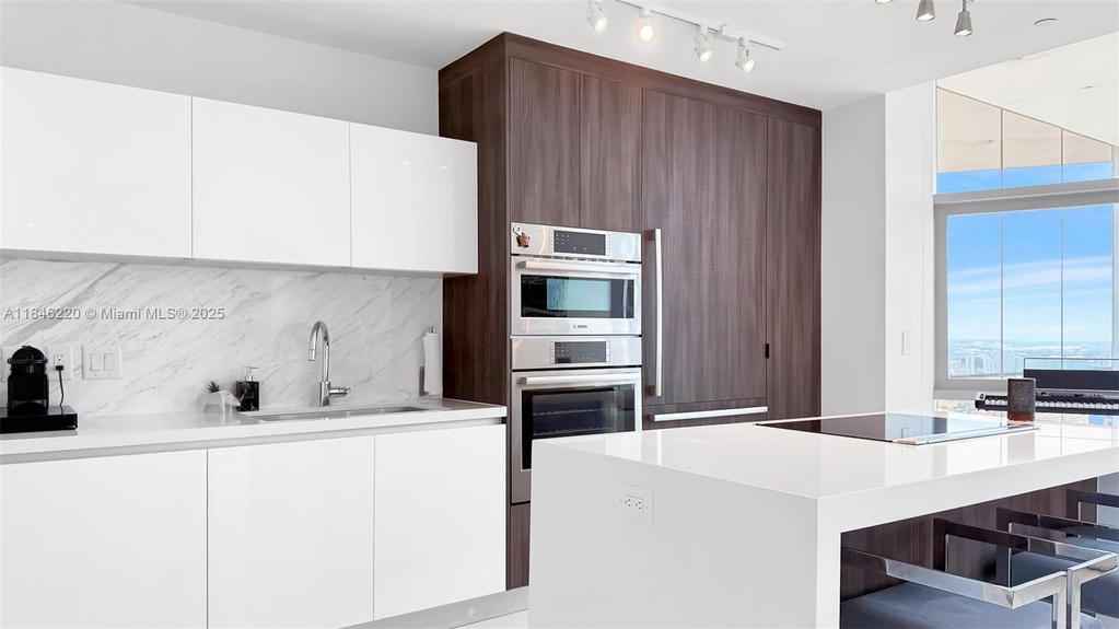 Real estate property located at 851 1st Ave #3302, Miami-dade, Paramount Miami Worldcent, Miami, FL