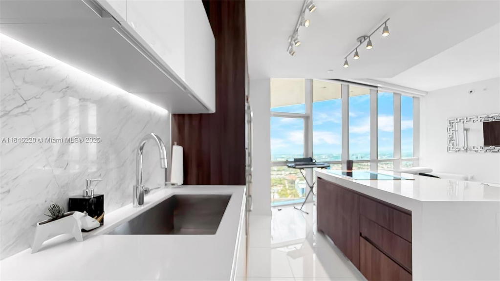 Real estate property located at 851 1st Ave #3302, Miami-dade, Paramount Miami Worldcent, Miami, FL