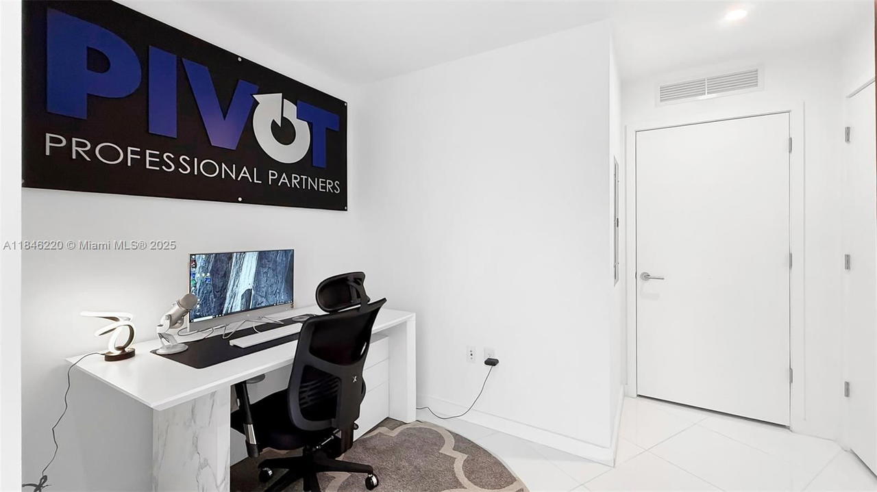 Real estate property located at 851 1st Ave #3302, Miami-dade, Paramount Miami Worldcent, Miami, FL