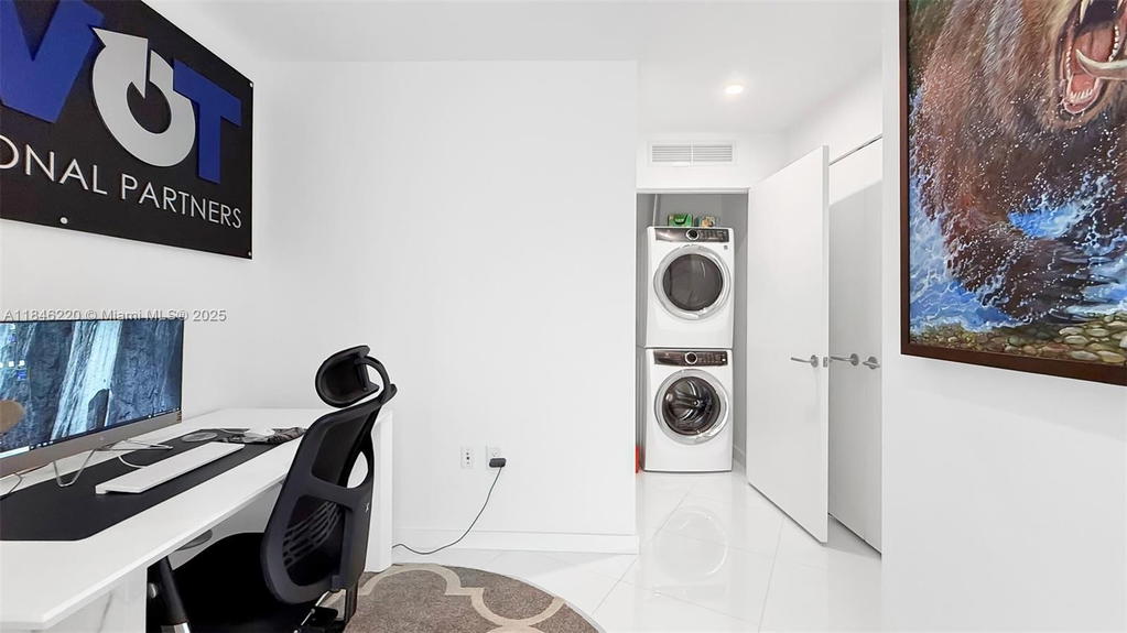 Real estate property located at 851 1st Ave #3302, Miami-dade, Paramount Miami Worldcent, Miami, FL
