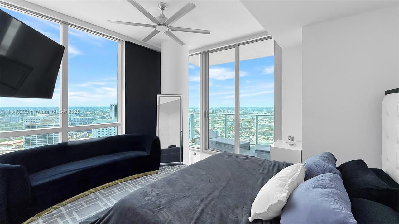 Real estate property located at 851 1st Ave #3302, Miami-dade, Paramount Miami Worldcent, Miami, FL