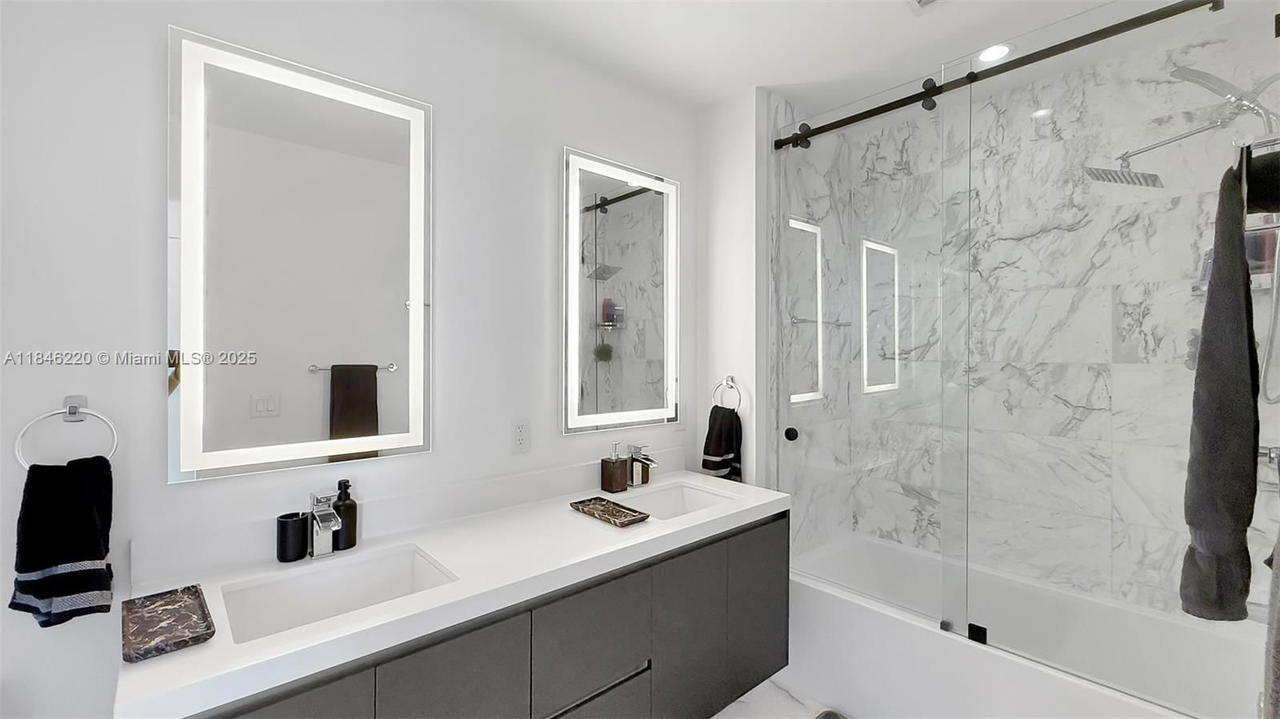 Real estate property located at 851 1st Ave #3302, Miami-dade, Paramount Miami Worldcent, Miami, FL