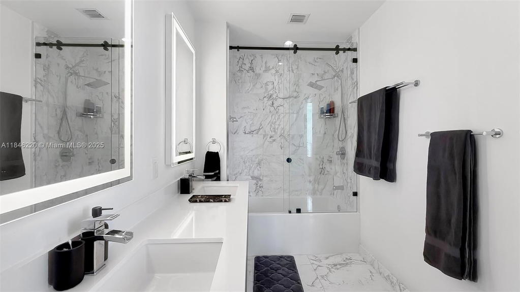 Real estate property located at 851 1st Ave #3302, Miami-dade, Paramount Miami Worldcent, Miami, FL
