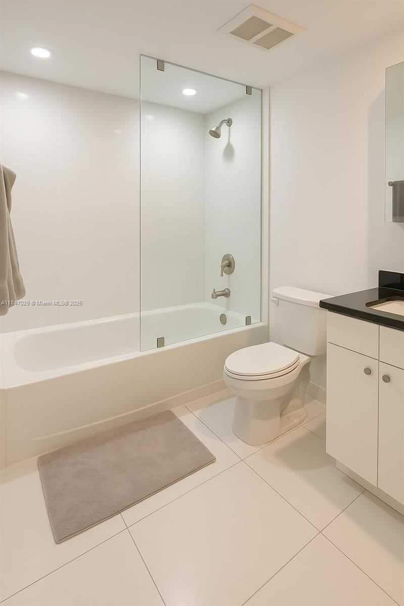 Real estate property located at 2401 Collins Ave #1209, Miami-dade, The Riviera Condo, Miami Beach, FL