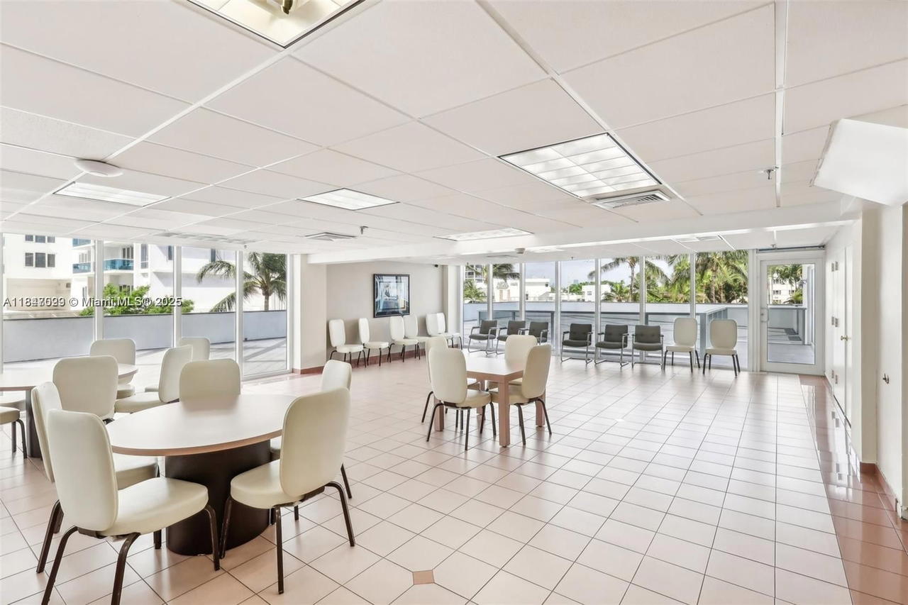 Real estate property located at 2401 Collins Ave #1209, Miami-dade, The Riviera Condo, Miami Beach, FL