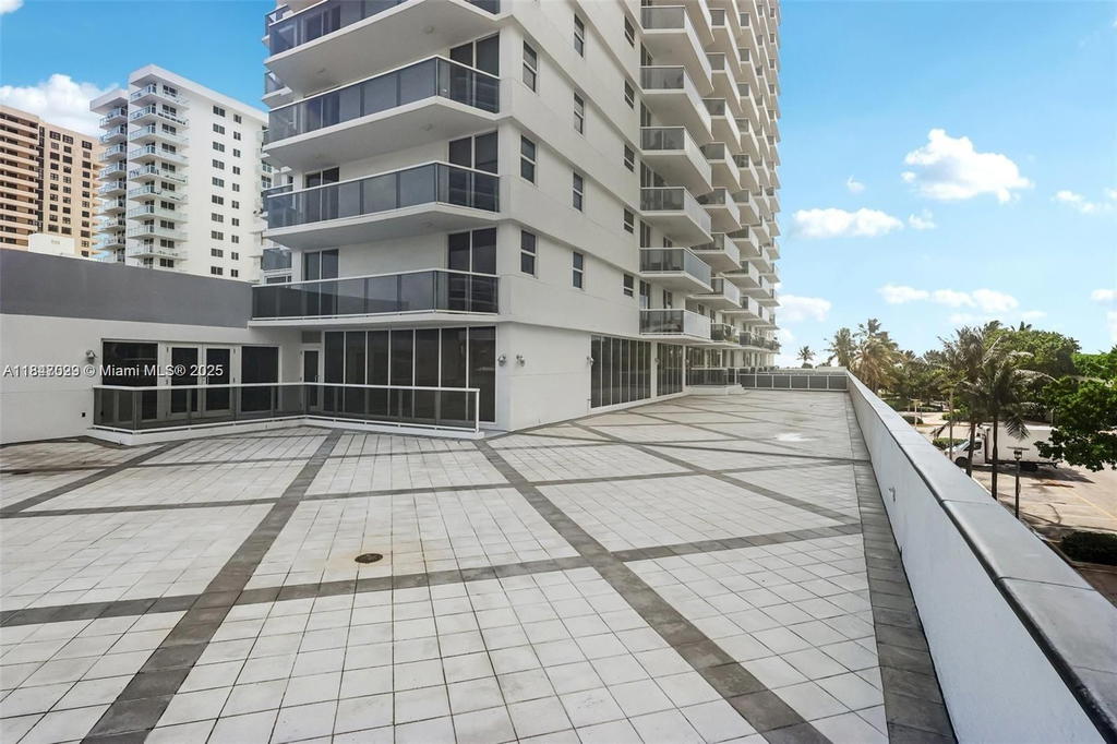 Real estate property located at 2401 Collins Ave #1209, Miami-dade, The Riviera Condo, Miami Beach, FL