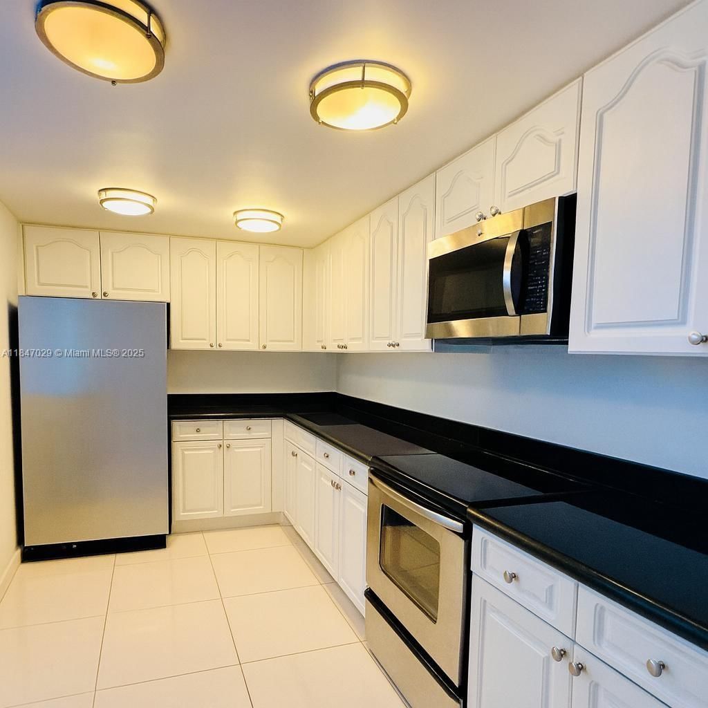 Real estate property located at 2401 Collins Ave #1209, Miami-dade, The Riviera Condo, Miami Beach, FL