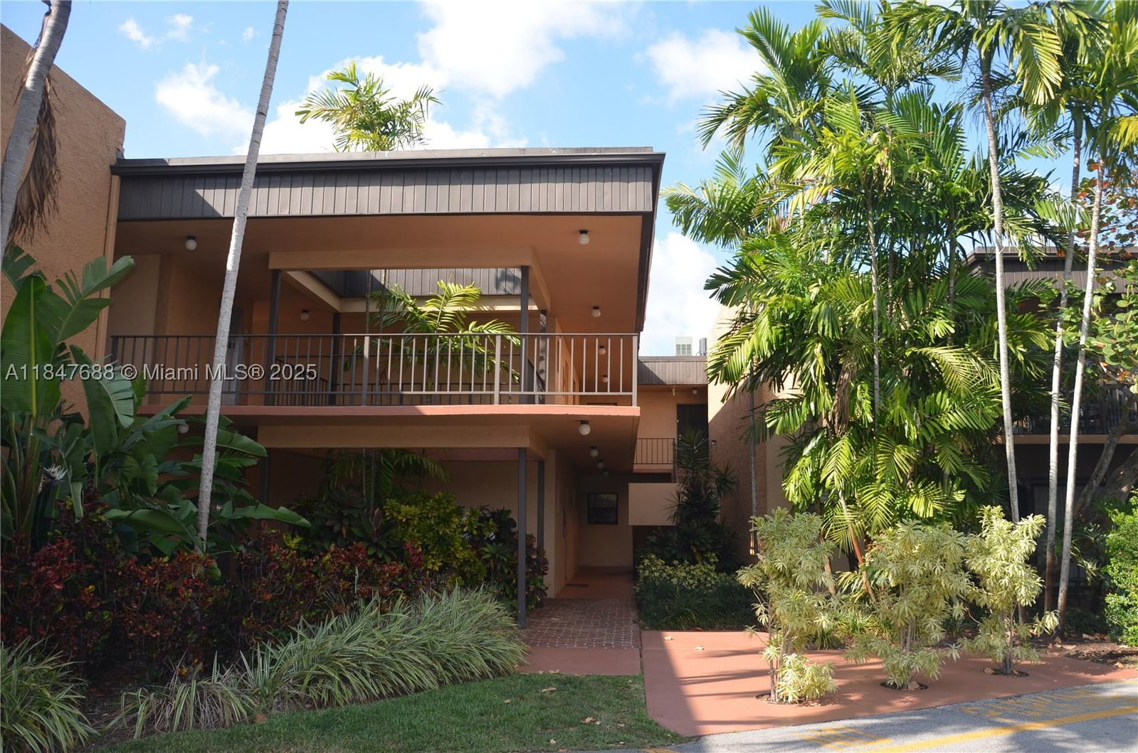Real estate property located at 8851 New River Canal Rd #18E, Broward, Jacaranda Villas No 1 Con, Plantation, FL