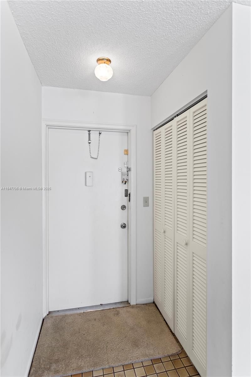 Real estate property located at 6901 Cypress Rd B18, Broward, Plantation Royal Section, Plantation, FL