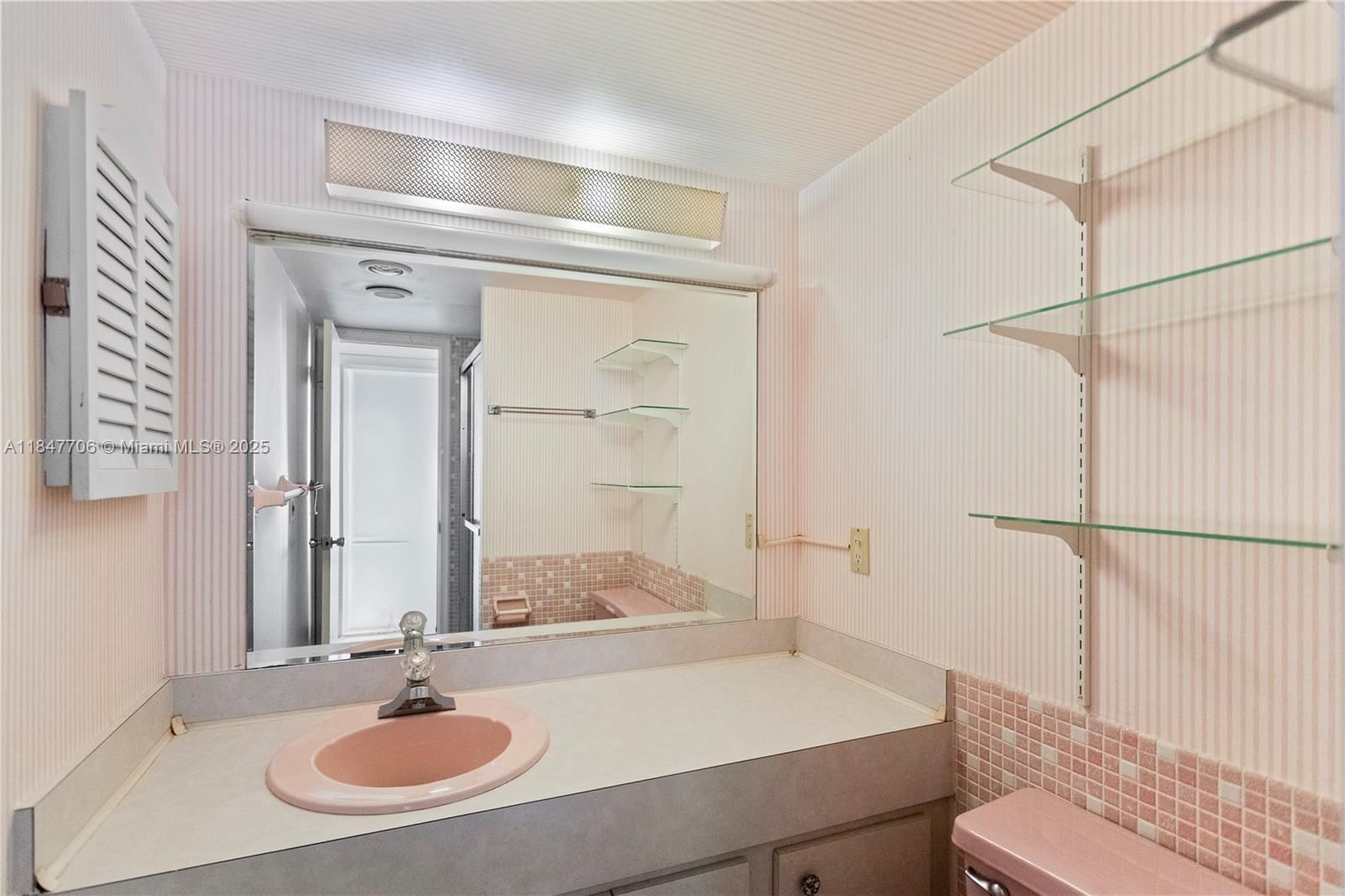 Real estate property located at 6901 Cypress Rd B18, Broward, Plantation Royal Section, Plantation, FL