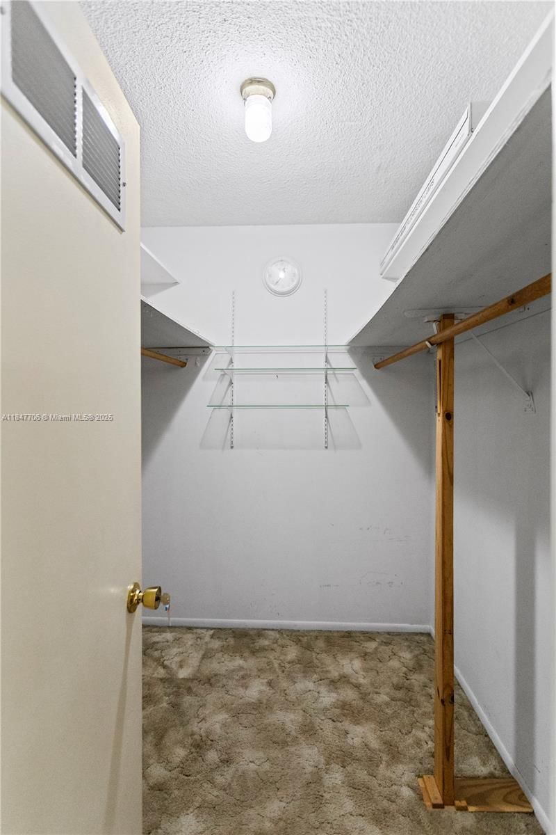 Real estate property located at 6901 Cypress Rd B18, Broward, Plantation Royal Section, Plantation, FL