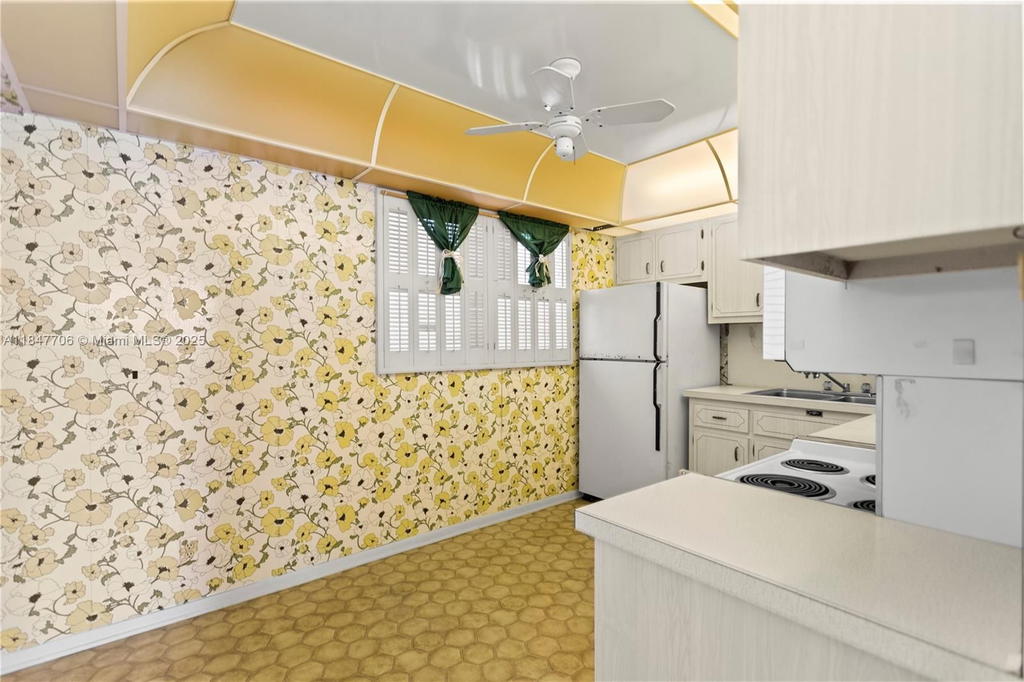 Real estate property located at 6901 Cypress Rd B18, Broward, Plantation Royal Section, Plantation, FL