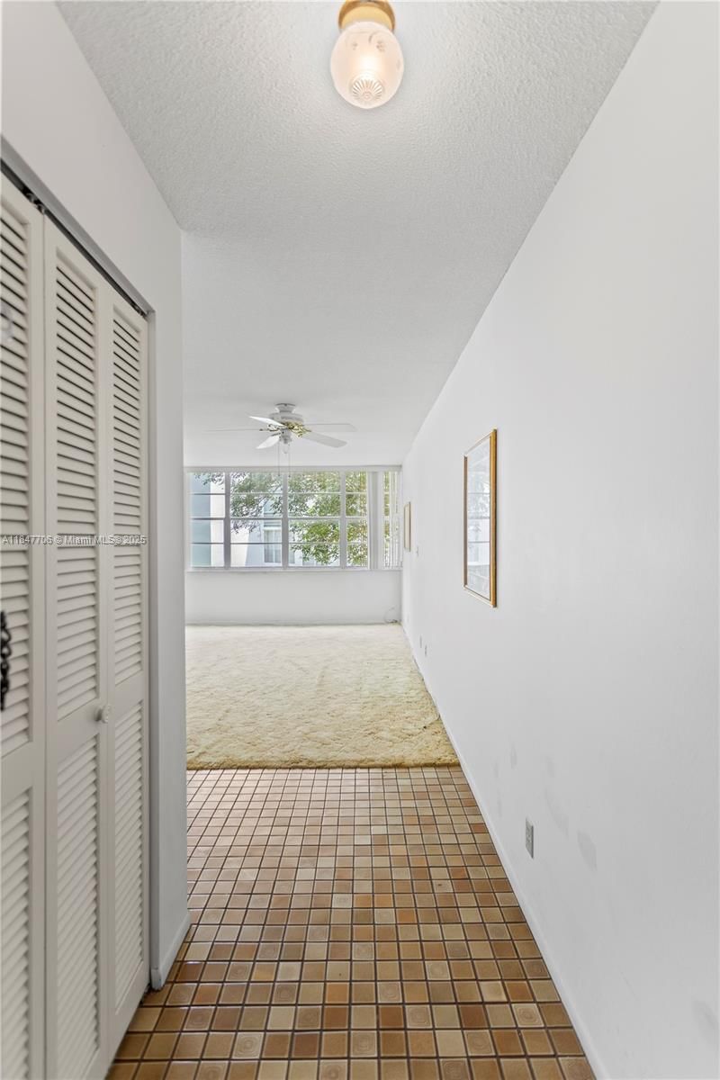 Real estate property located at 6901 Cypress Rd B18, Broward, Plantation Royal Section, Plantation, FL