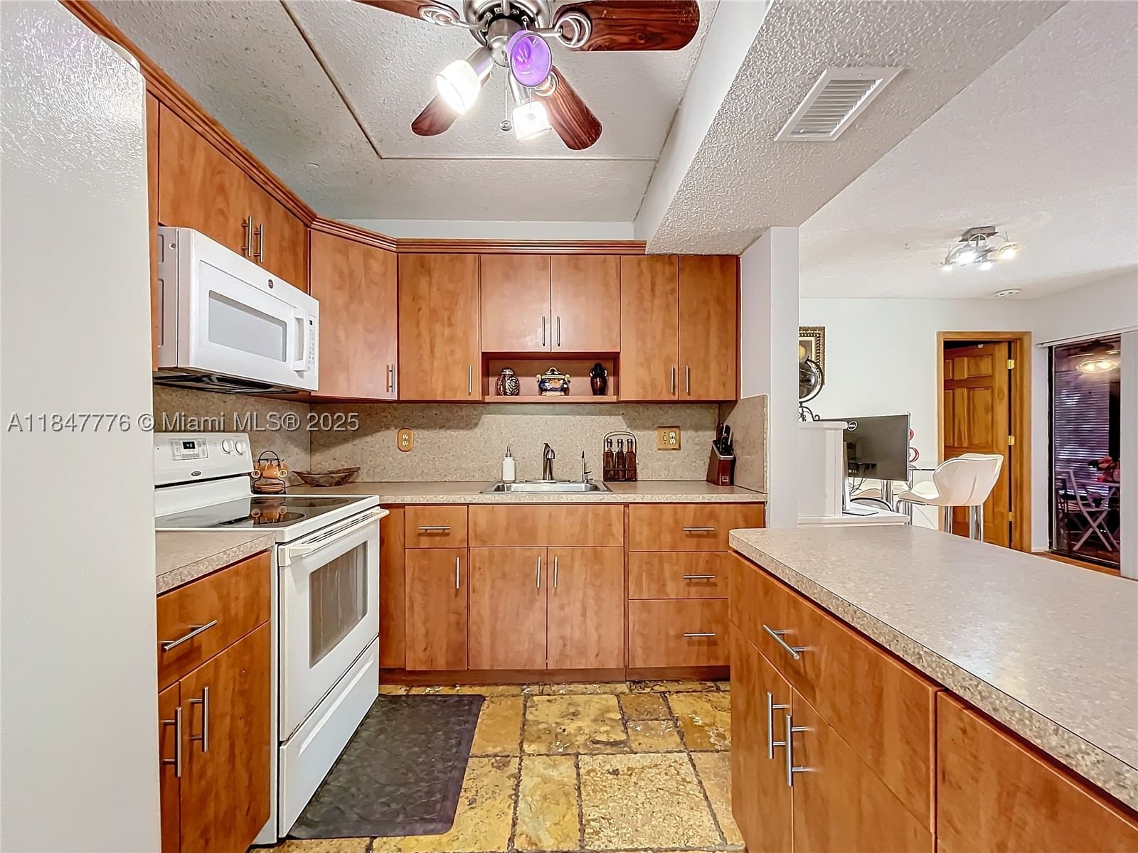 Real estate property located at 11533 10th St #11533, Broward, Pierpointe One Condo Ii, Pembroke Pines, FL