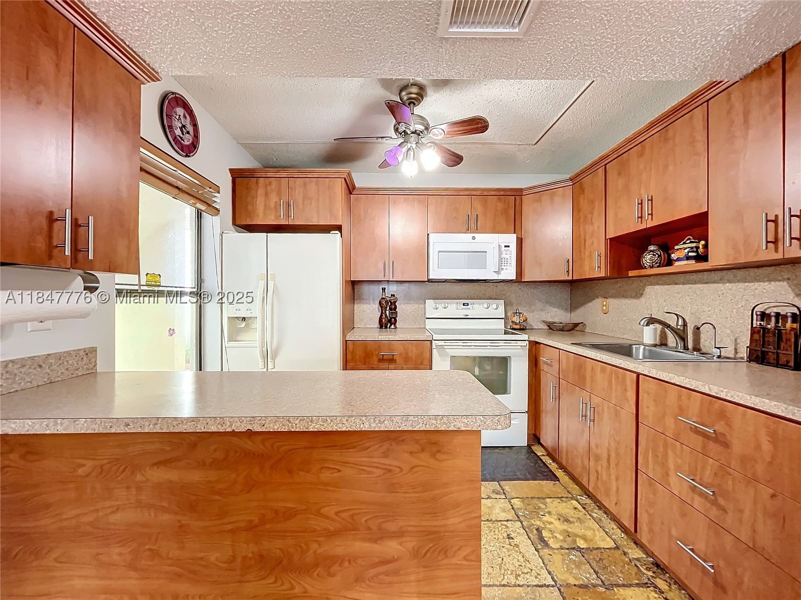 Real estate property located at 11533 10th St #11533, Broward, Pierpointe One Condo Ii, Pembroke Pines, FL