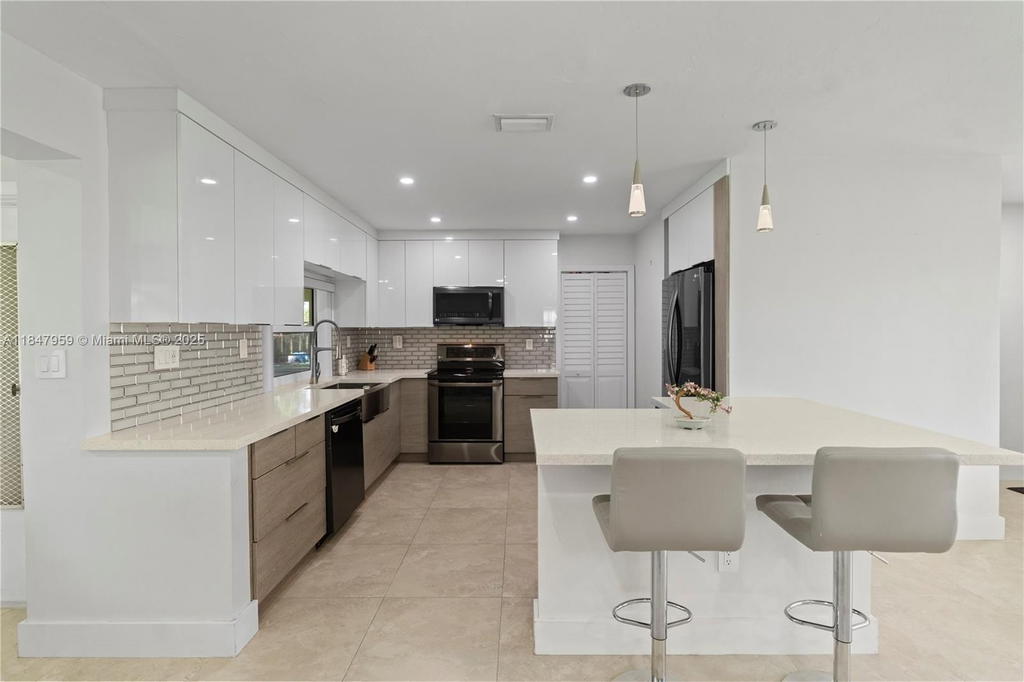 Real estate property located at 8560 16th St, Broward, Boulevard Heights Section, Pembroke Pines, FL