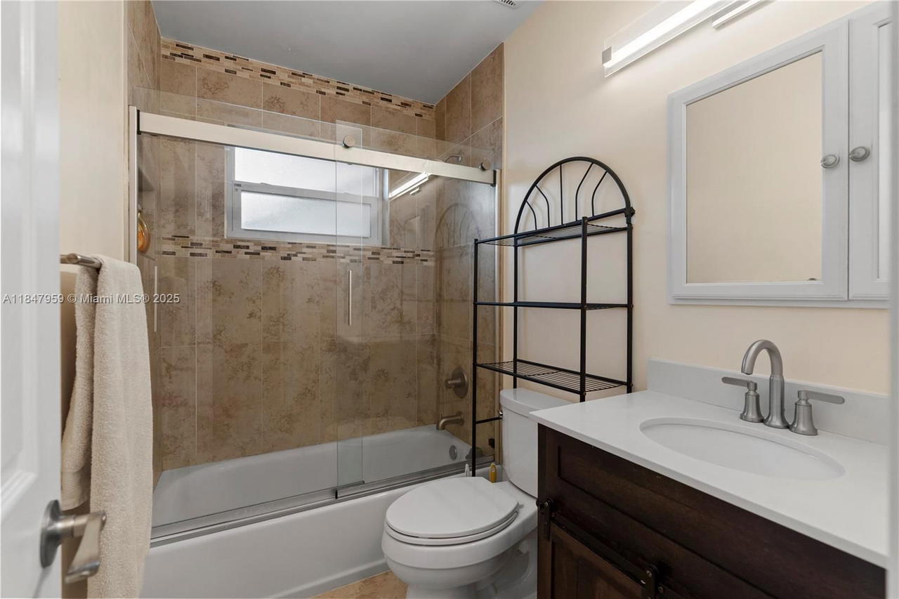 Real estate property located at 8560 16th St, Broward, Boulevard Heights Section, Pembroke Pines, FL