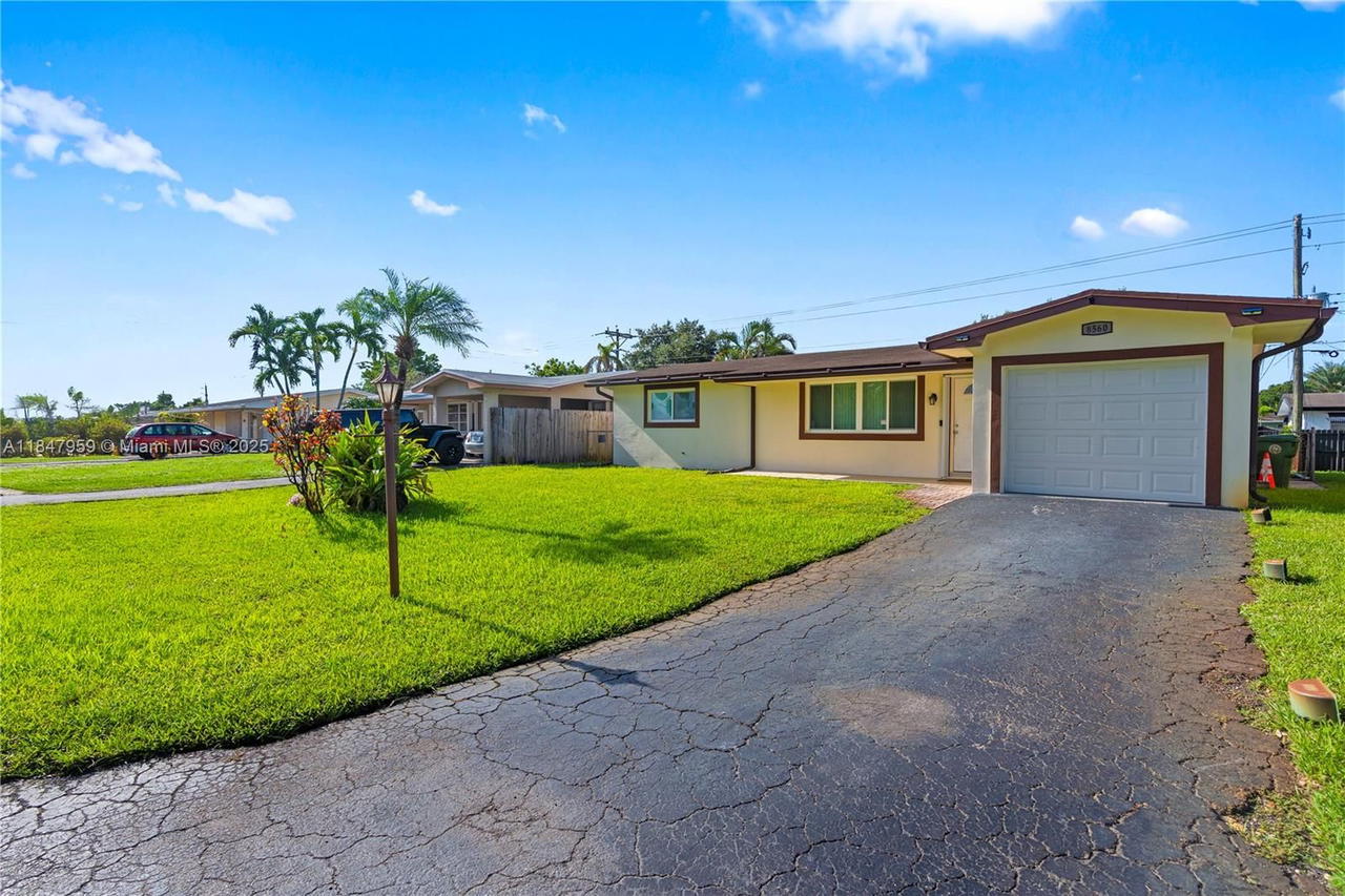 Real estate property located at 8560 16th St, Broward, Boulevard Heights Section, Pembroke Pines, FL