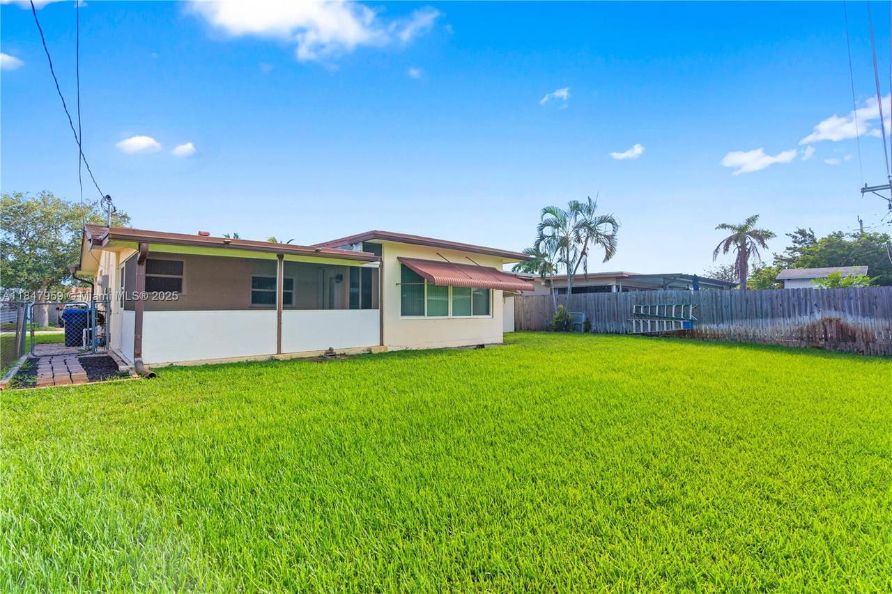 Real estate property located at 8560 16th St, Broward, Boulevard Heights Section, Pembroke Pines, FL
