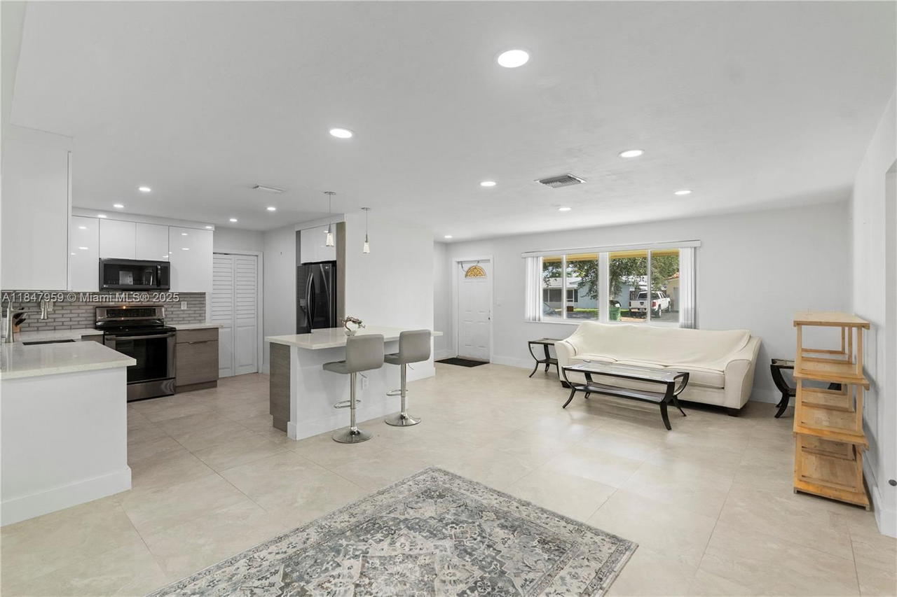 Real estate property located at 8560 16th St, Broward, Boulevard Heights Section, Pembroke Pines, FL