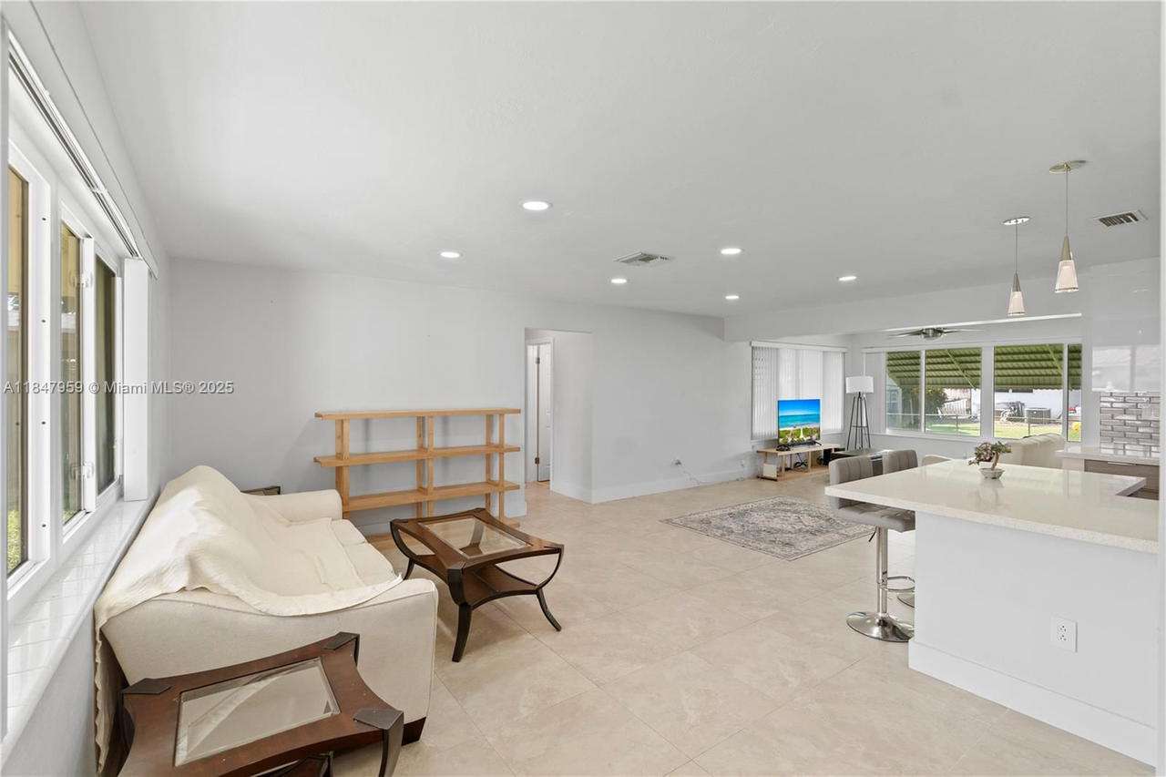 Real estate property located at 8560 16th St, Broward, Boulevard Heights Section, Pembroke Pines, FL