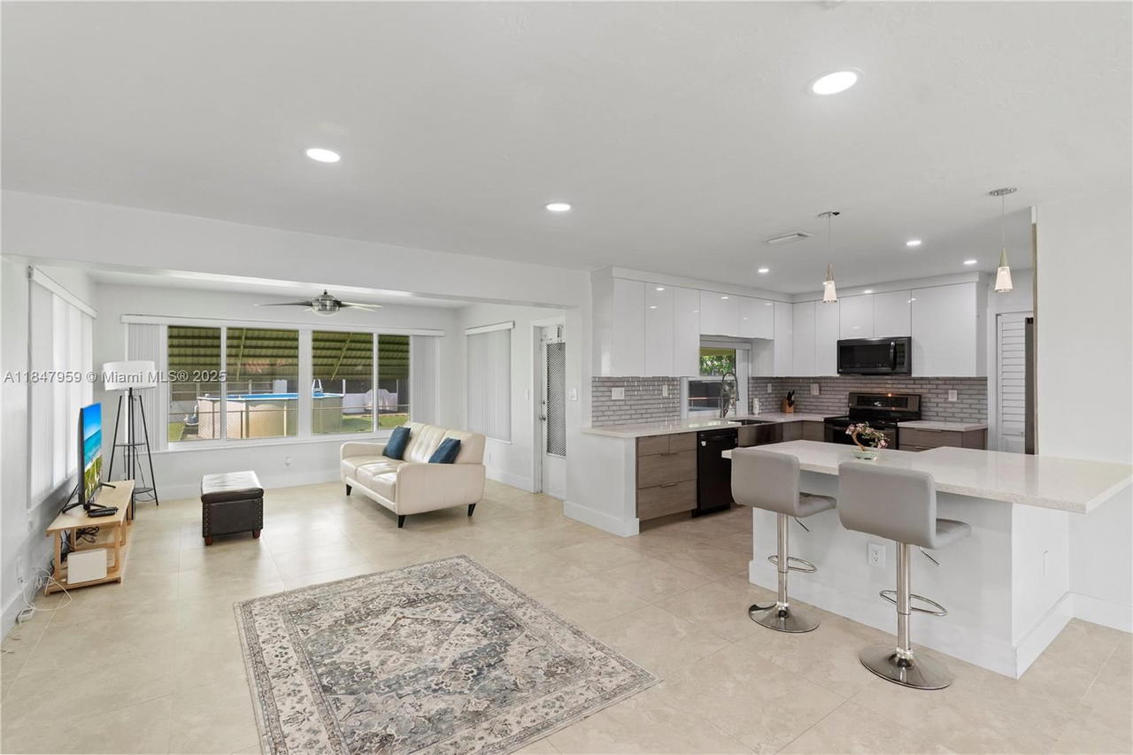 Real estate property located at 8560 16th St, Broward, Boulevard Heights Section, Pembroke Pines, FL