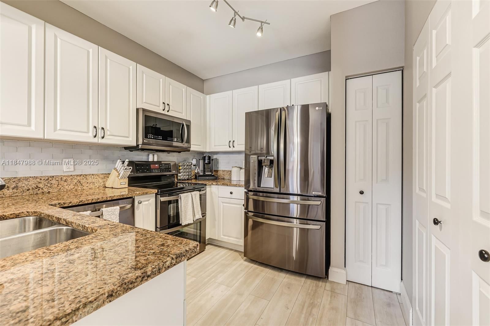 Real estate property located at 2669 121st Ter #705, Broward, Martinique No 2 Condo, Miramar, FL