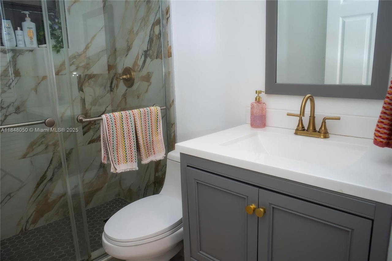 Real estate property located at 14610 Ashland Pl, Broward, Shenandoah Section Four, Davie, FL