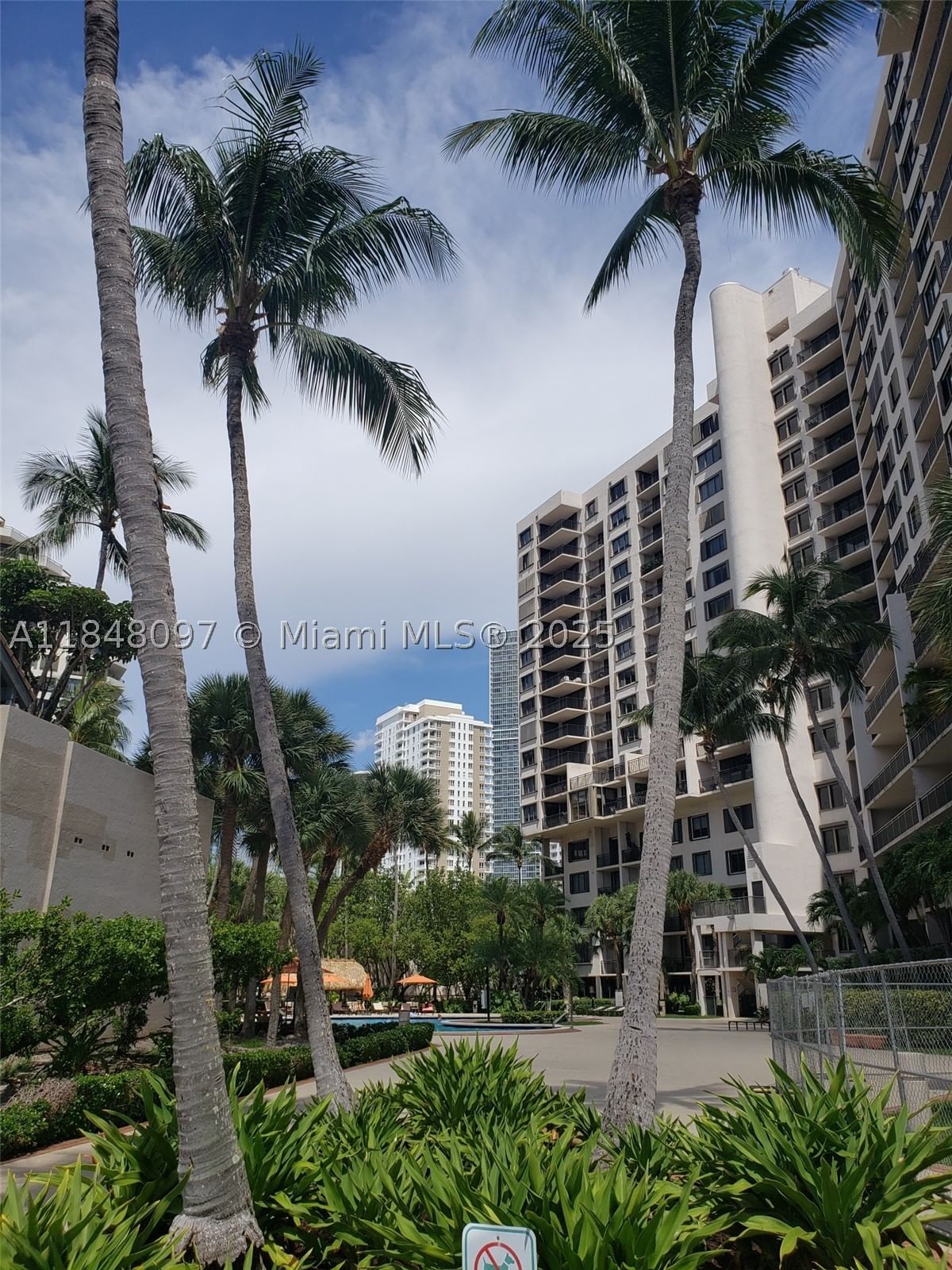 Real estate property located at 540 Brickell Key Dr #1524, Miami-dade, Brickell Key Ii Condo, Miami, FL