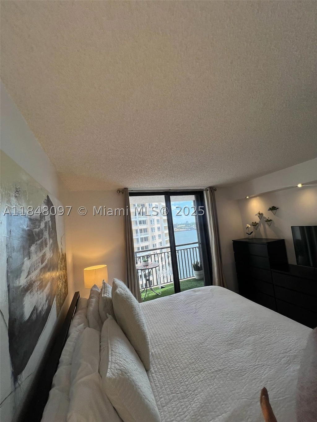 Real estate property located at 540 Brickell Key Dr #1524, Miami-dade, Brickell Key Ii Condo, Miami, FL
