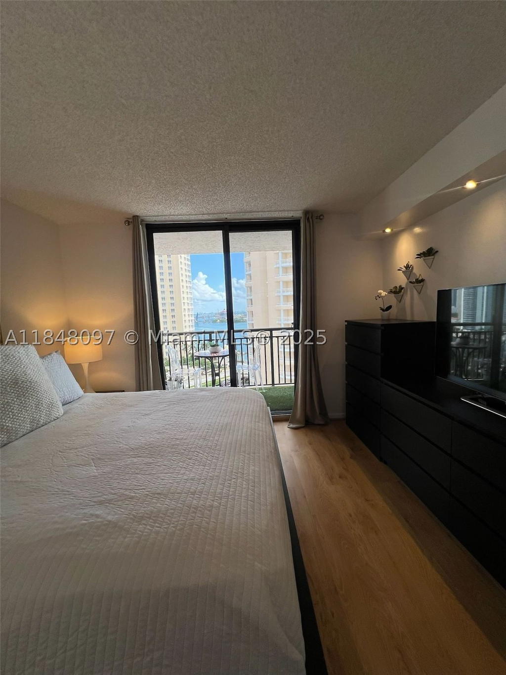 Real estate property located at 540 Brickell Key Dr #1524, Miami-dade, Brickell Key Ii Condo, Miami, FL