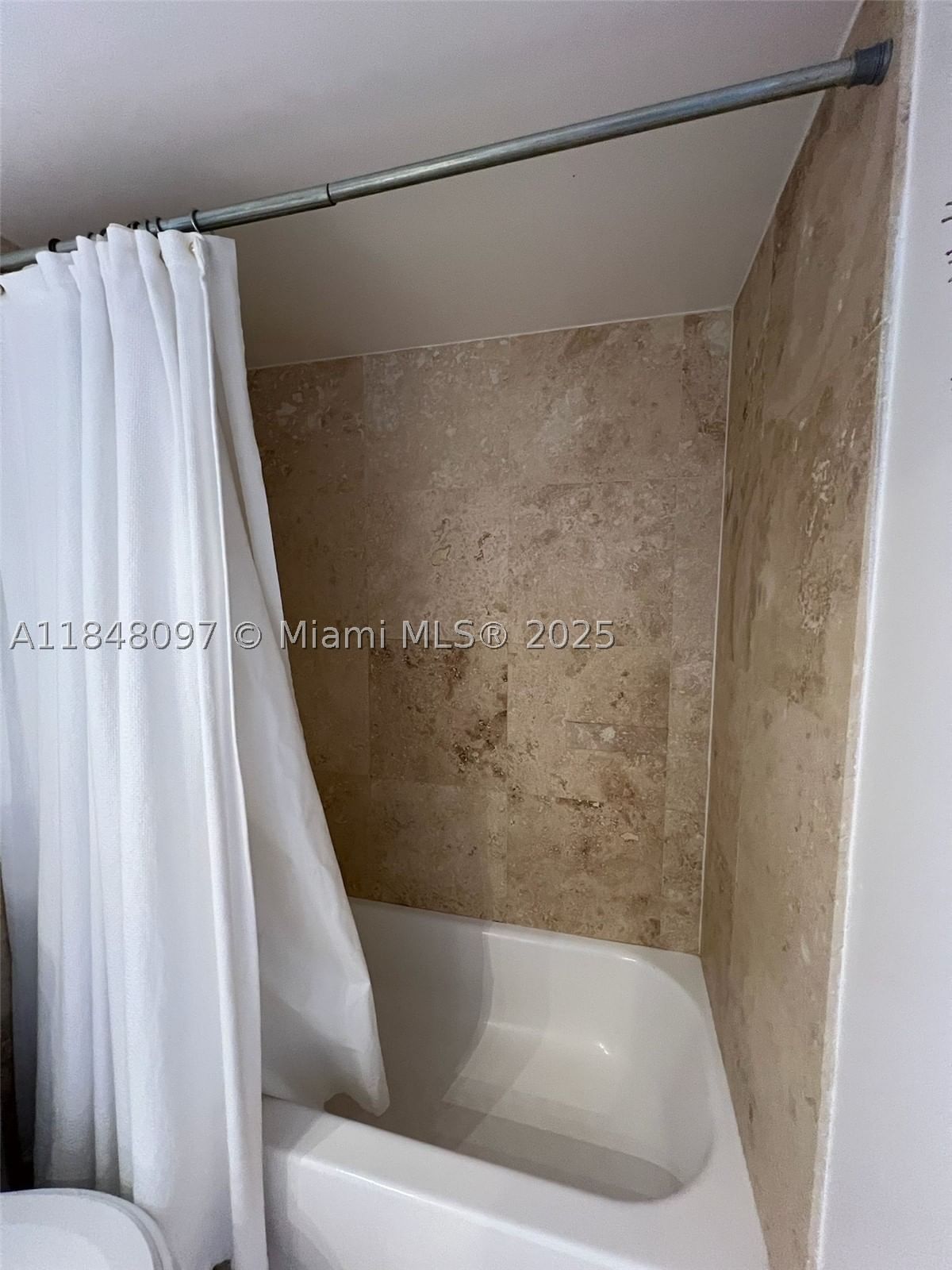 Real estate property located at 540 Brickell Key Dr #1524, Miami-dade, Brickell Key Ii Condo, Miami, FL