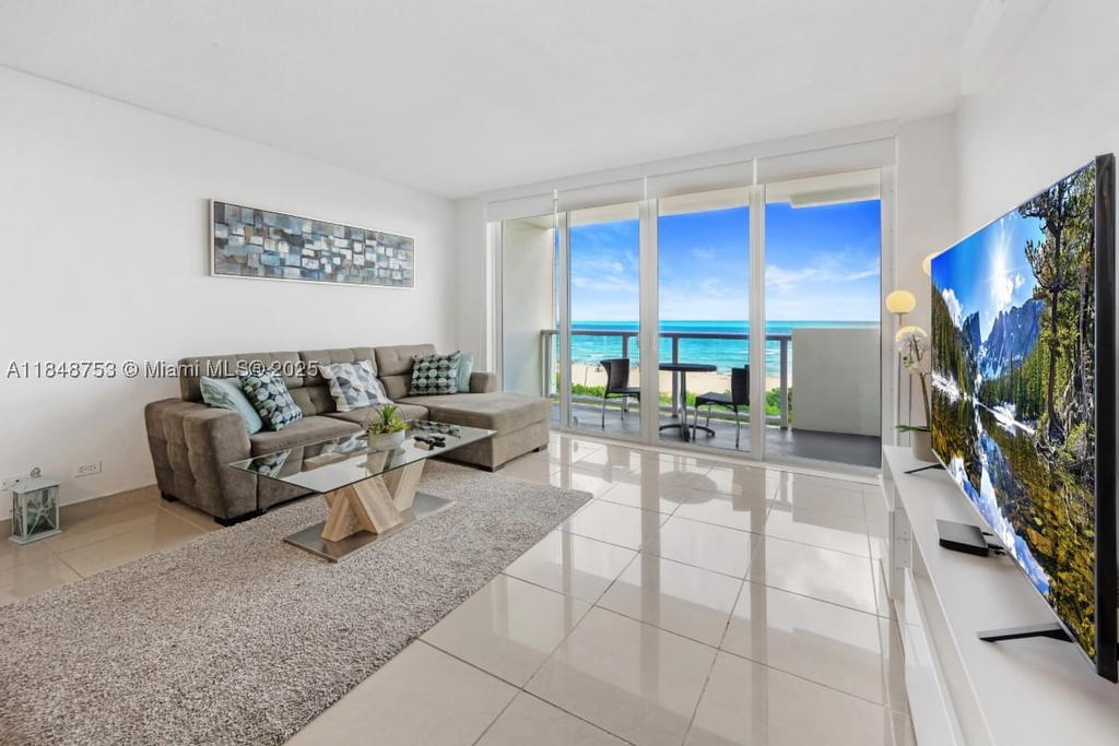 Real estate property located at 5601 Collins Ave #511, Miami-dade, The Pavilion Condo, Miami Beach, FL