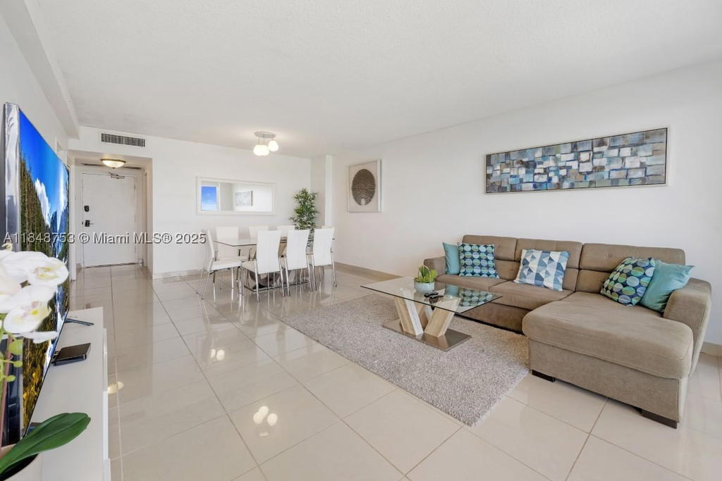 Real estate property located at 5601 Collins Ave #511, Miami-dade, The Pavilion Condo, Miami Beach, FL