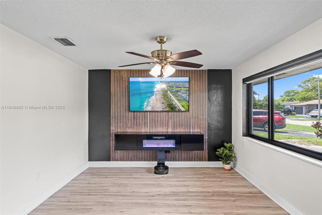 Real estate property located at 8450 28th St, Broward, Sunrise Golf Village, Sunrise, FL