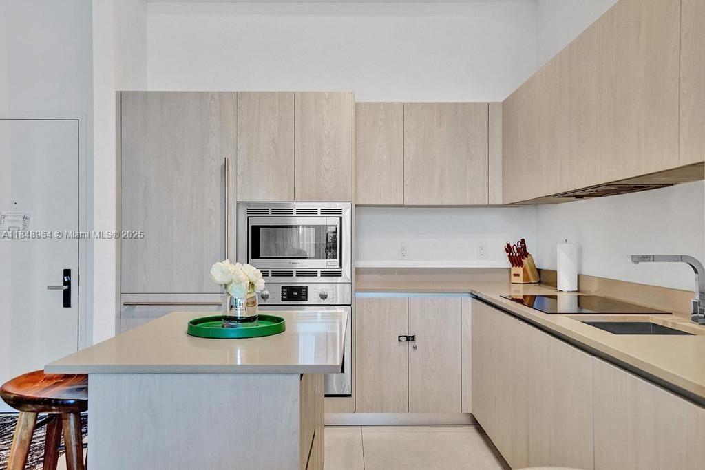 Real estate property located at 4111 Ocean Drive #304, Broward, 4111 South Ocean Drive Co, Hollywood, FL