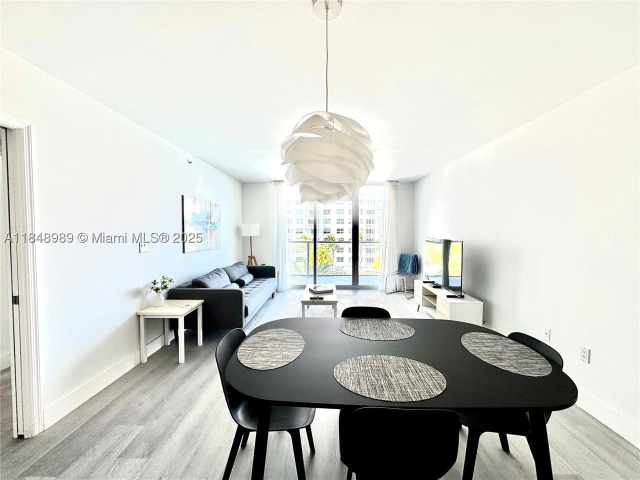 Real estate property located at 1155 Brickell Bay Dr #906, Miami-dade, The Mark On Brickell Cond, Miami, FL