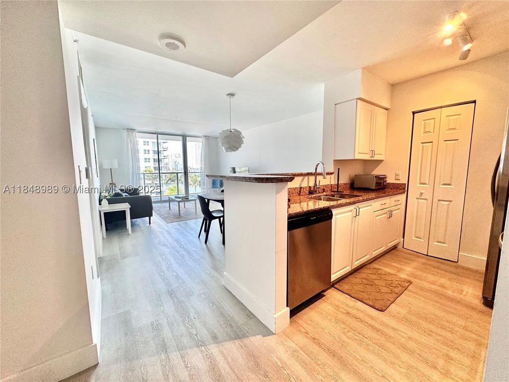 Real estate property located at 1155 Brickell Bay Dr #906, Miami-dade, The Mark On Brickell Cond, Miami, FL