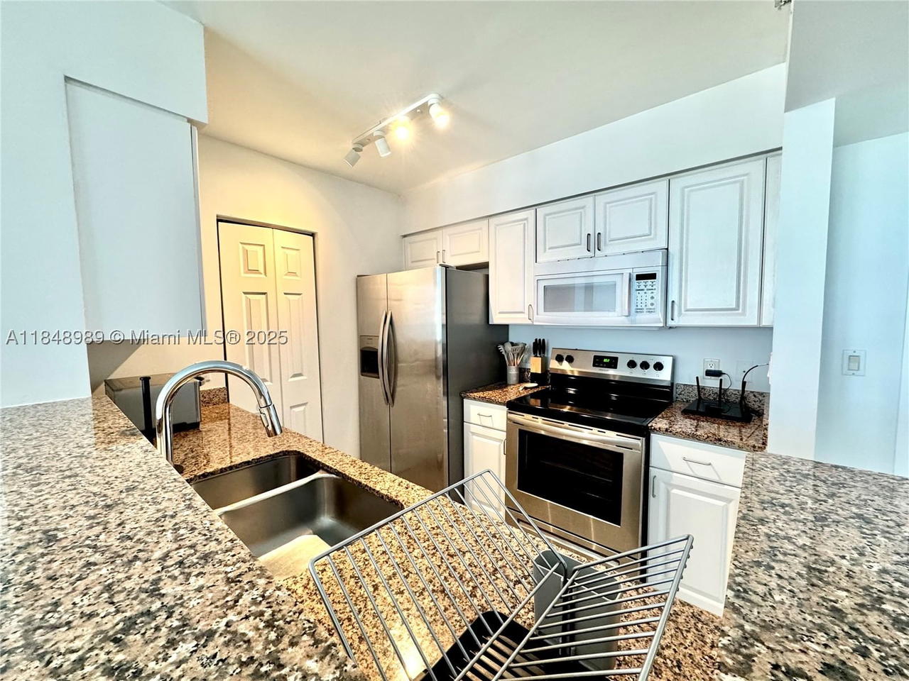 Real estate property located at 1155 Brickell Bay Dr #906, Miami-dade, The Mark On Brickell Cond, Miami, FL