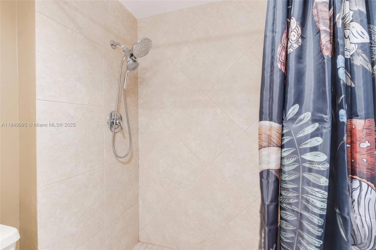 Real estate property located at 4330 Hillcrest Dr #519, Broward, Hillcrest East No 23 Cond, Hollywood, FL